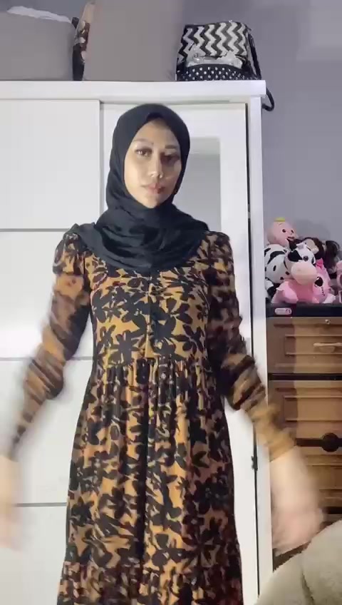 cewek jilbab cantik body kutilang colmek peke dildo