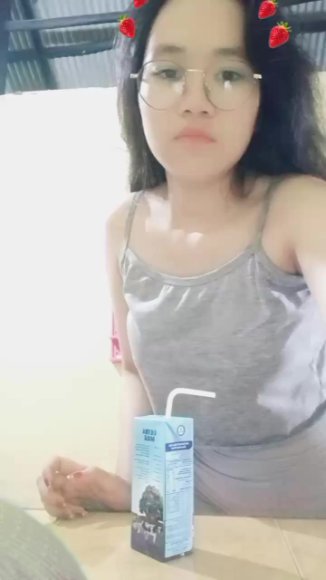 Cewek Kacamata Ngentot Tanpa Ampun di Dapur