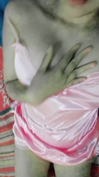 Mbak Binal Minta Dientot Keras di Sofa