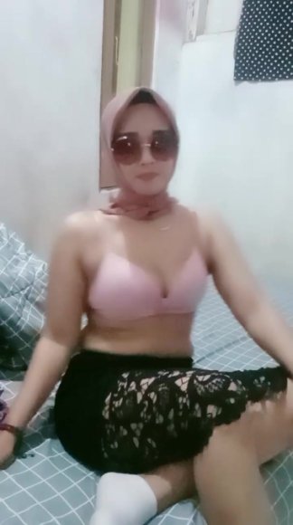 Siswi Nakal Dientot dari Belakang di Kamar Mandi