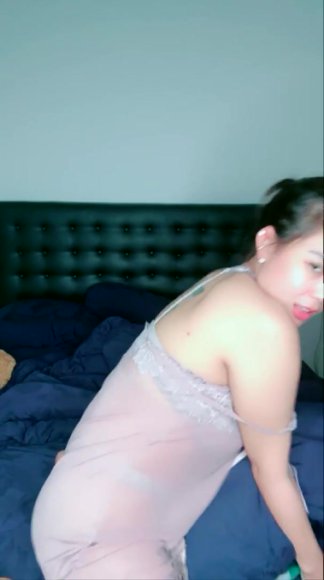 ABG Sange Berat Langsung Ngewe di Meja Belajar