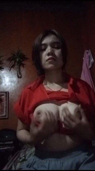 Janda Sange Ngulum Kontol di Dapur