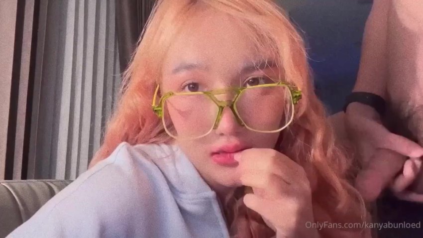 Mbak Binal Live Show Buka CD di Bawah Meja