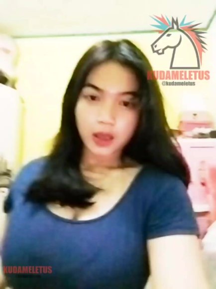 Mbak Binal Ngulum Kontol di Kamar Kos