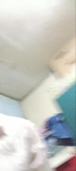 Cewek Kacamata Main Dildo di Kamar di Meja Belajar