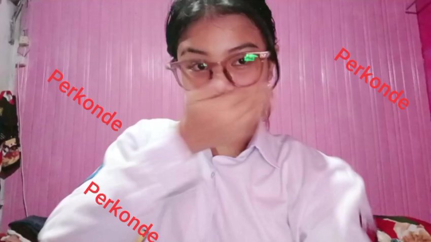 Janda Sange Minta Dientot Keras di Dapur