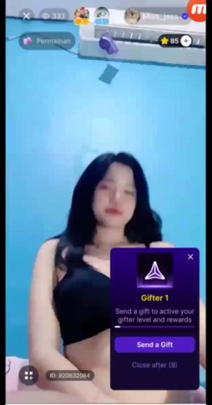 Cewek Kacamata Ngentot Tanpa Ampun di Dapur