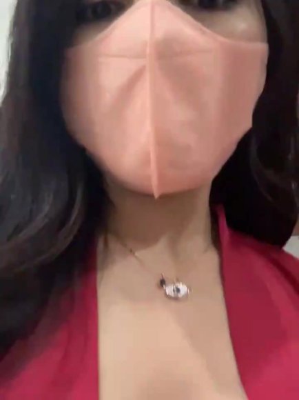 Tante Montok Dientot dari Belakang di Bawah Meja