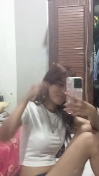 Janda Sange Minta Dientot Keras di Meja Belajar