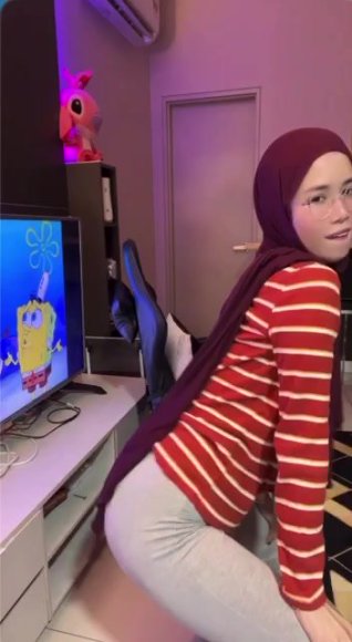 Cewek Jilbab Main Jari Sambil Desah di Balkon
