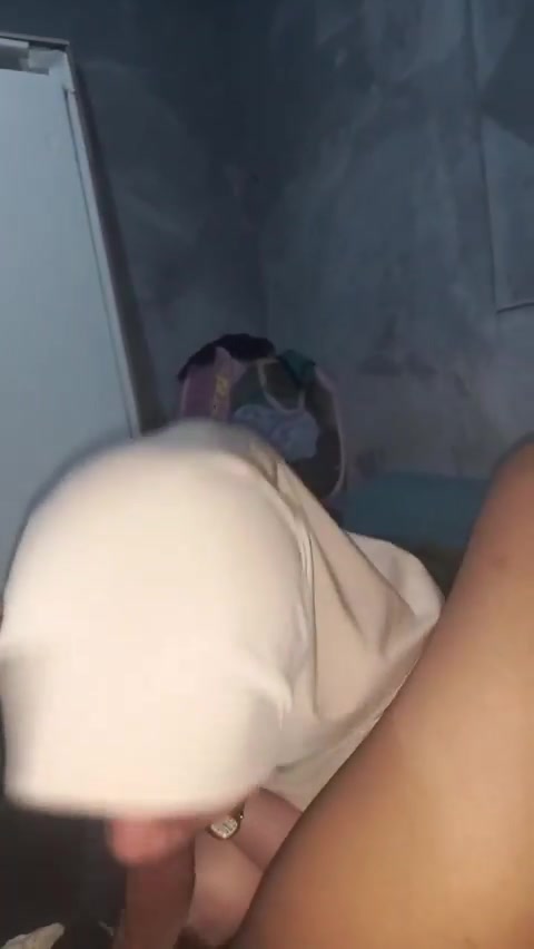 jibab tetangga kampung disuruh nyepong malah cemberut