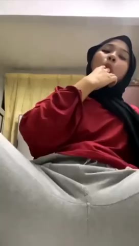 abg jilbab cantik manis ini bugil vcs colmek sama suami orang