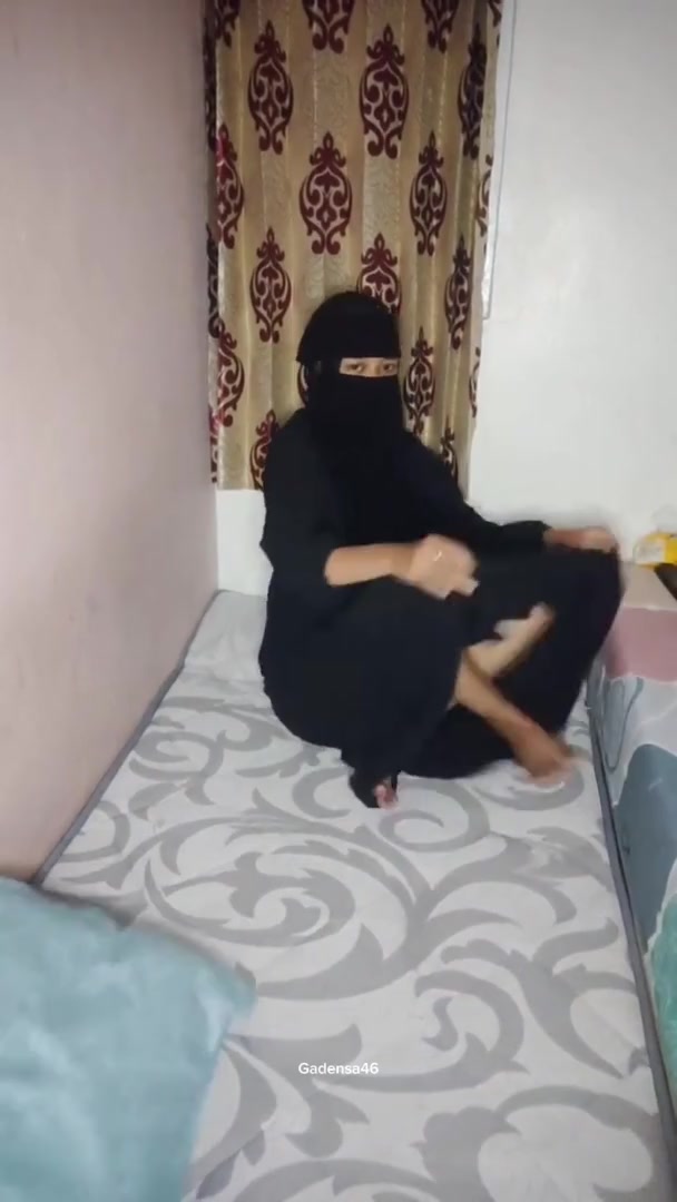 istri tetangga ustadzah jilbab lebar dan cadar haus belaian