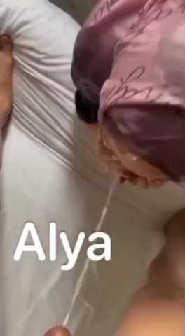 jilbab alya pantat gede semok ml di wc