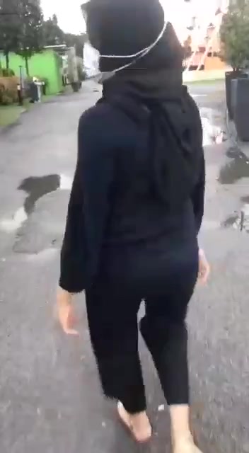 ukhti jilbab cantik pantat gede mulus ngewe di mobil