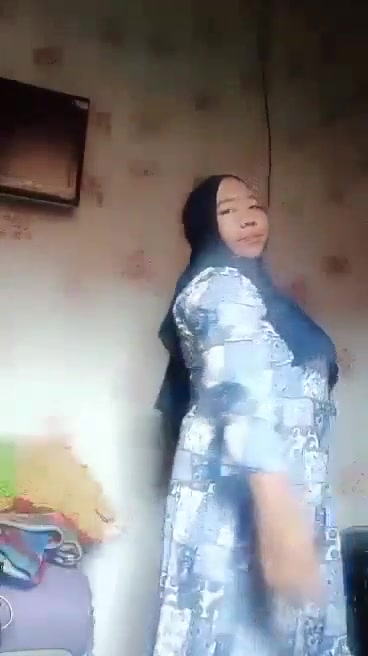 bunda colmek pake terong lupa lepas jilbab biru