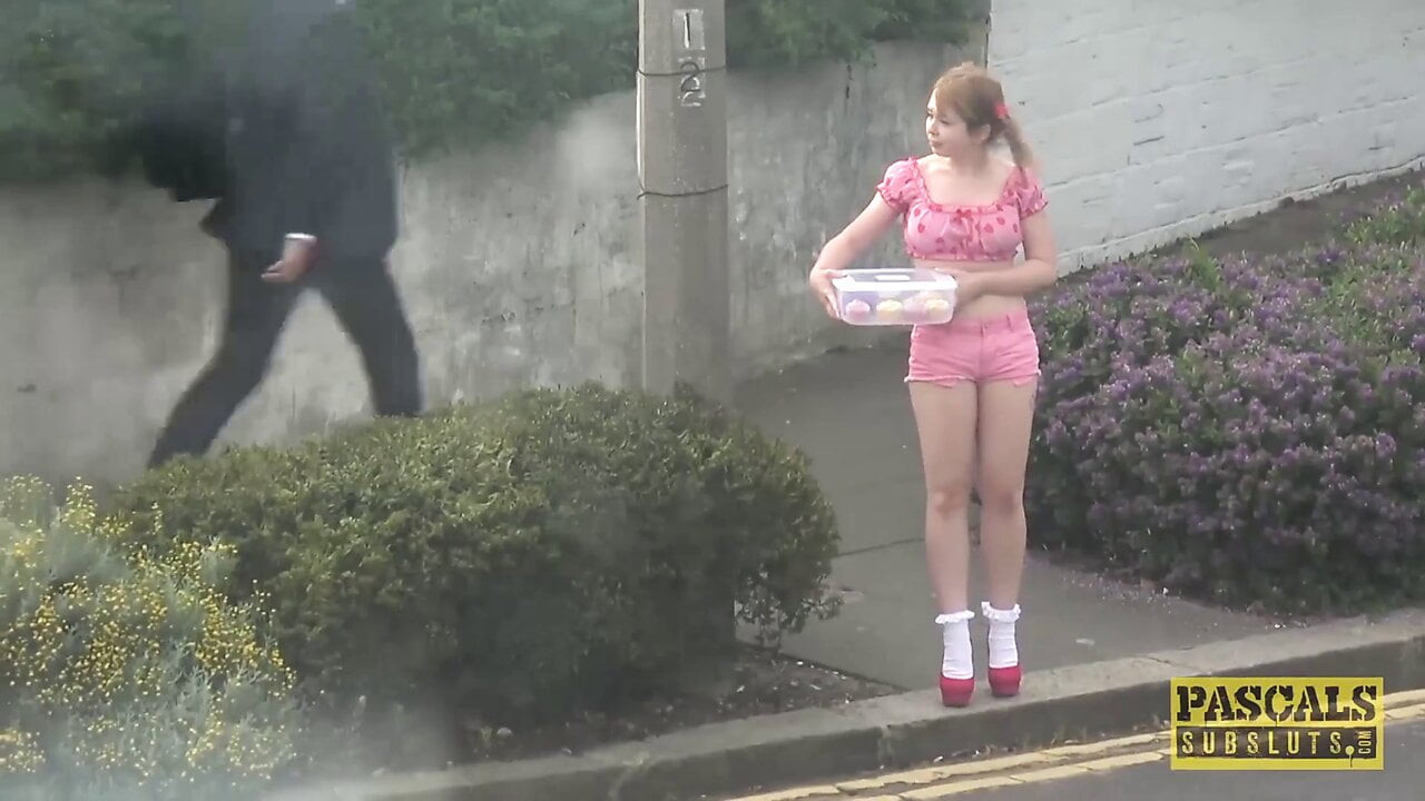 cherry subslut kecil yang keras, bahasa inggris yang dipalu oleh master