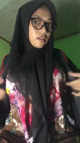 cewe jilbab kacamata toket gede bugil mastrubasi