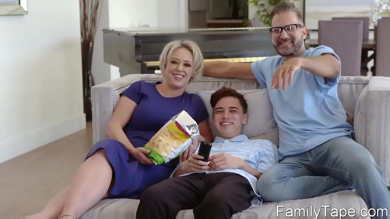 Sexy stepmom milf sucking and licking stepsons dick kmavtpo3ab3