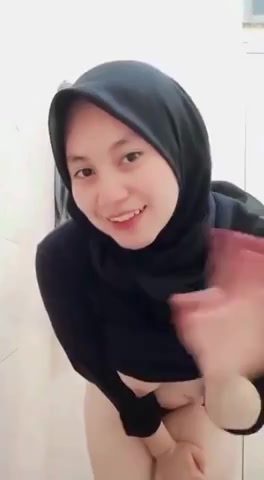 cewek jilbab spg ponsel semok tobrut colmek di wc