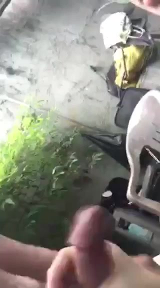 Cewek Genit Dientot dari Belakang di Bawah Meja