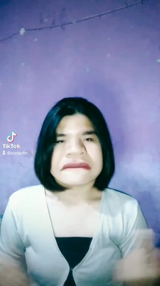Cewek Kacamata Ngentot Tanpa Ampun di Dapur