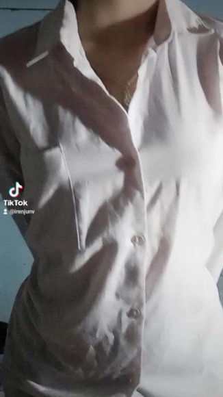 Cewek Jilbab Dientot dari Belakang di Meja Belajar