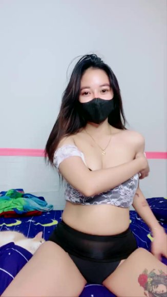 Cewek Jilbab Dientot dari Belakang di Ruang Tamu