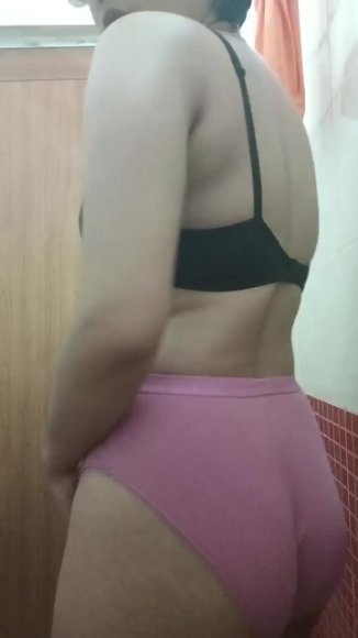 Cewek Genit Disetubuhin Diam-diam di Sofa