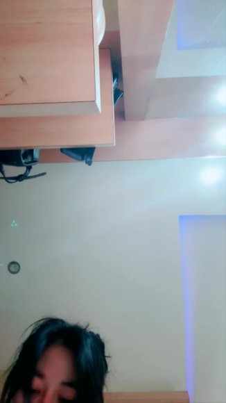 Siswi Nakal Main Dildo di Kamar di Ruang Tamu
