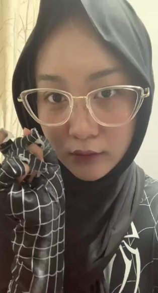 Janda Sange Minta Dientot Keras di Taman Belakang
