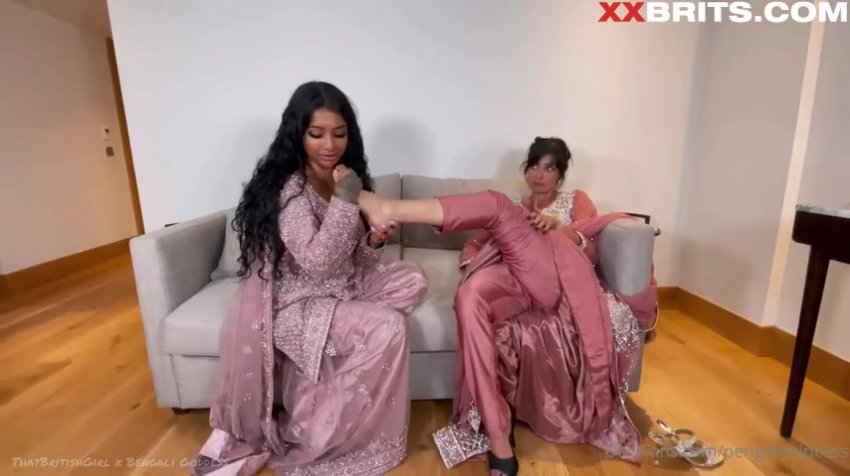 Tante Bohay Rekam Sambil Coli di Sofa