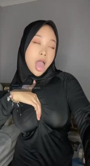 Cewek Kacamata Dientot Sampai Njerit di Taman Belakang