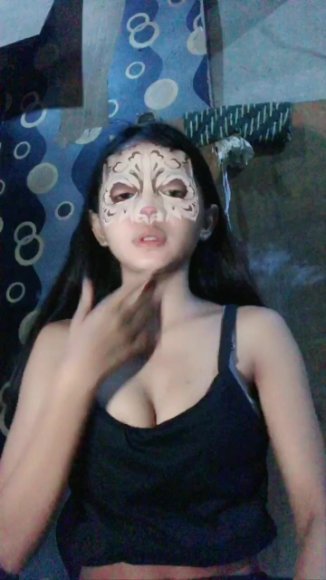Cewek SMA Live Show Buka CD di Meja Belajar