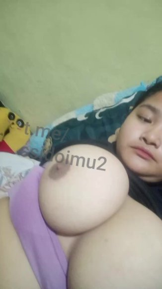 Cewek Kacamata Ngentot Tanpa Ampun di Balkon