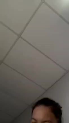 Cewek Jilbab Main Jari Sambil Desah di Ruang Tamu