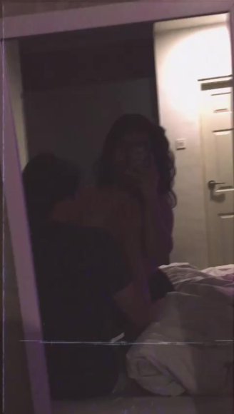 Cewek Kacamata Sange Berat Langsung Ngewe di Balkon
