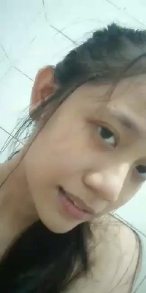 Janda Sange Ngewe Bareng Pacar di Bawah Meja