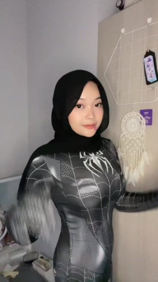 Cewek Kacamata Dientot dari Belakang di Kamar Kos