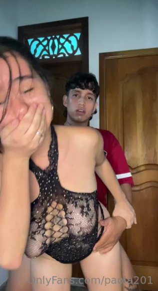 Cewek Kacamata Colmek Brutal di Kamar Kos