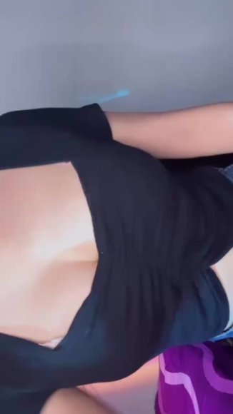 Cewek Jilbab Main Dildo di Kamar di Meja Belajar