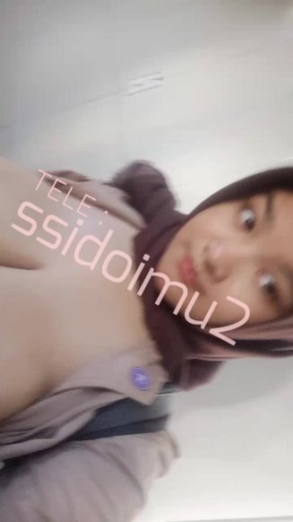 Mbak Binal Live Show Buka CD di Bawah Meja