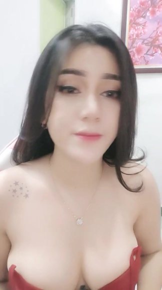 Cewek Genit Ngulum Kontol di Meja Belajar