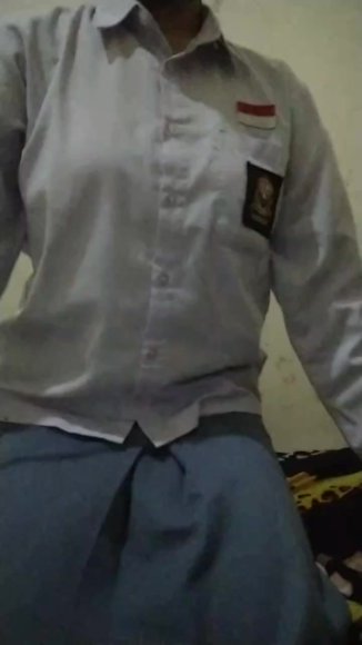 Cewek Kacamata Ngangkang Lebar Live di Dapur