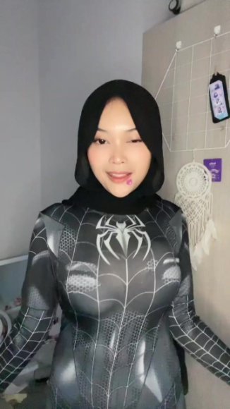 Tante Bohay Live Show Buka CD di Balkon