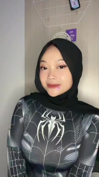 Cewek Kacamata Dientot dari Belakang di Balkon