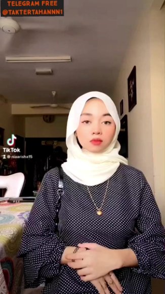 Mbak Binal Ngangkang Lebar Live di Taman Belakang