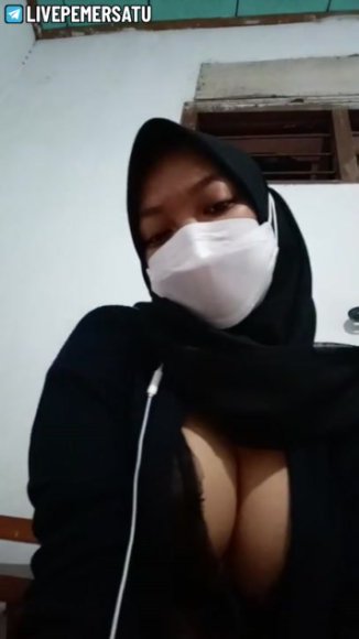 Tante Bohay Main Jari Sambil Desah di Toilet Sekolah