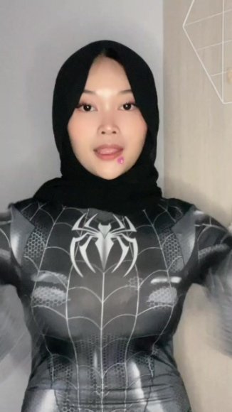 Cewek Genit Ngentot Tanpa Ampun di Taman Belakang