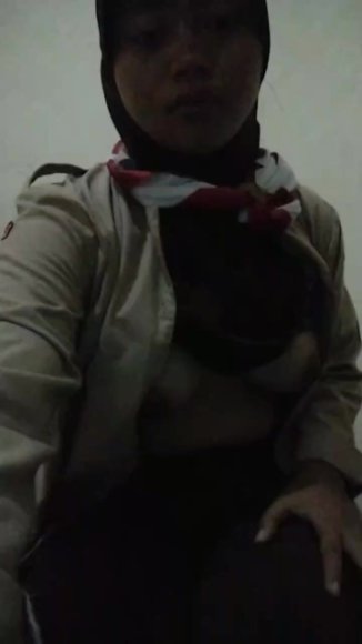 Tante Bohay Rekam Sambil Coli di Meja Belajar